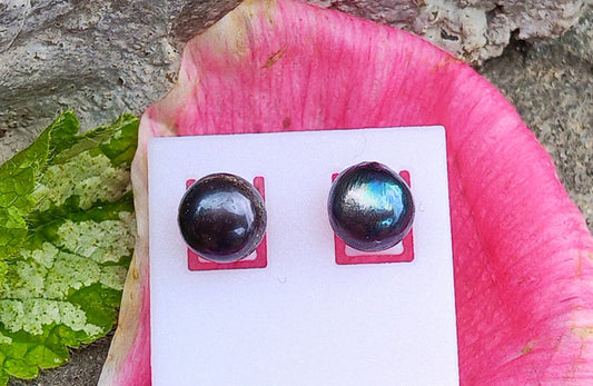 Něžné perlové náušnice pecky tmavé sladkovodní perly