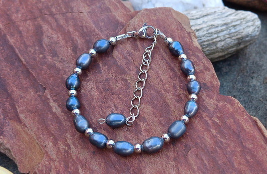 Magický perlový náramek s kovovými odlesky