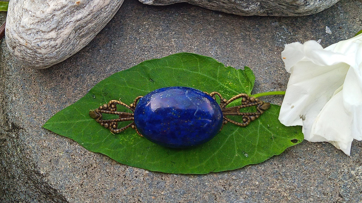Královská modř: Brož s Lapis Lazuli ve vintage stylu