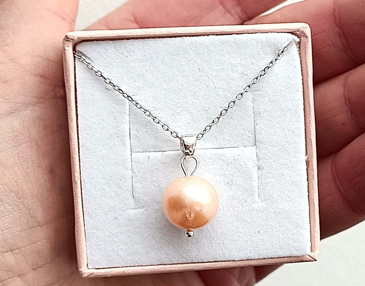 Minimalistický náhrdelník s narůžovělou Jihomořskou perlou