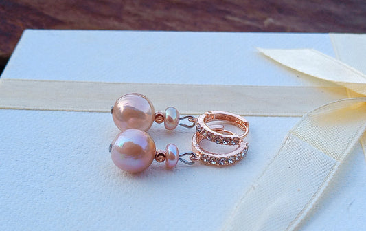 Náušnice s jihomořskými a říčními perlami