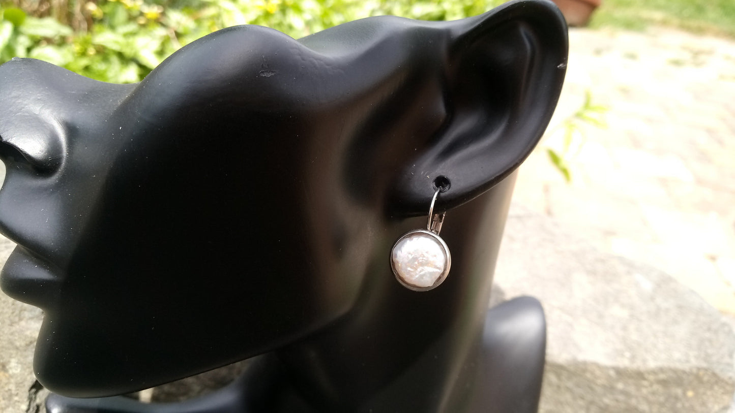 Okouzlující náušnice: Luxus pravých perel a odolnost oceli