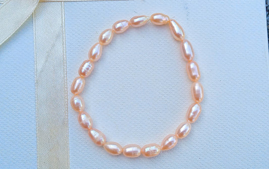 Neodolatelný pružný náramek z lososových říčních perel