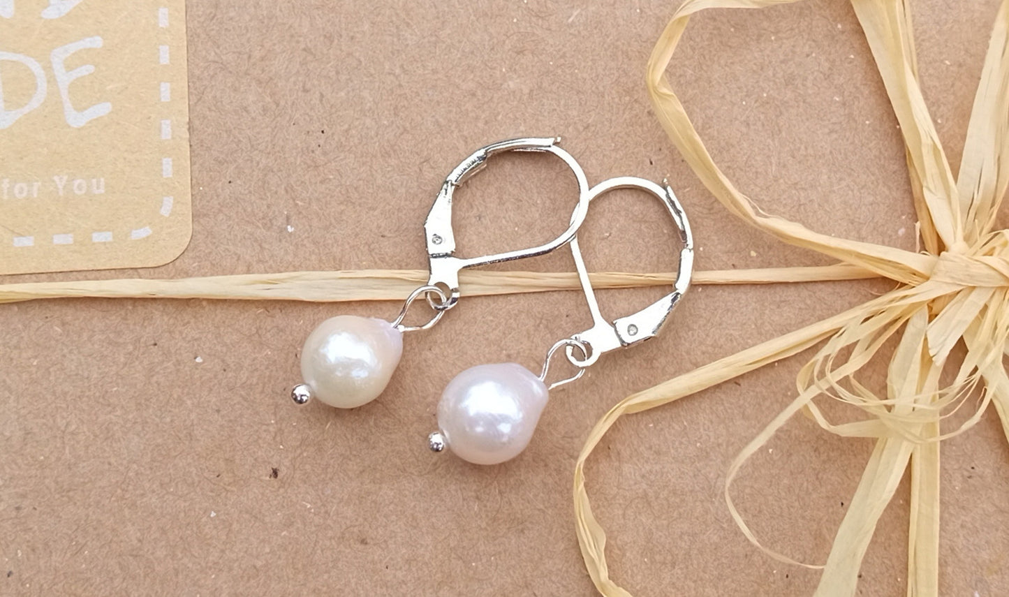 Elegantní náušnice z barokních říčních perel 9 mm na chirurgické oceli