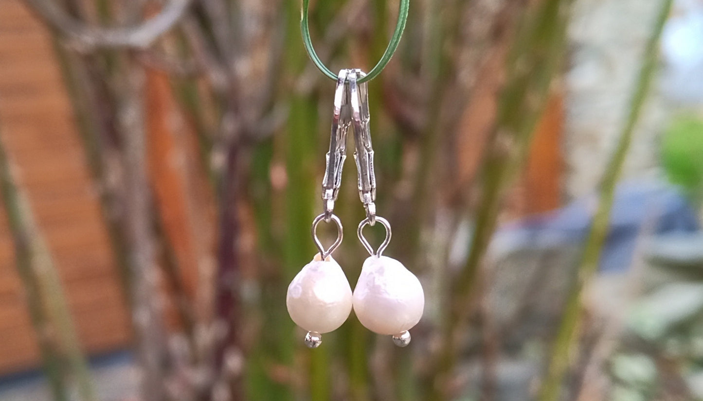 Elegantní náušnice z barokních říčních perel 9 mm na chirurgické oceli