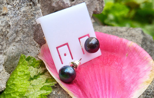 Něžné perlové náušnice pecky tmavé sladkovodní perly