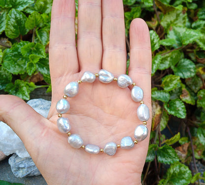 Pružný náramek z obřích šedých říčních perel