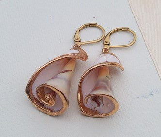 Náušnice z vzácných mušlí z Filipín, pozlacená chirurgická ocel