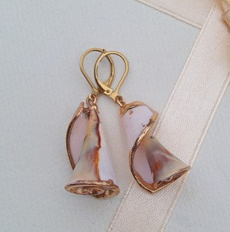 Náušnice z vzácných mušlí z Filipín, pozlacená chirurgická ocel