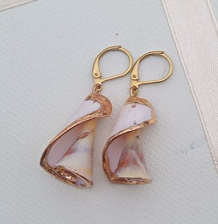 Náušnice z vzácných mušlí z Filipín, pozlacená chirurgická ocel