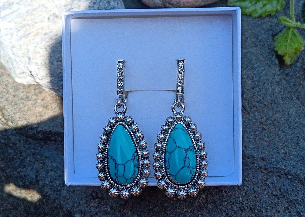 Visací náušnice s tyrkysem a zirkony, postříbřené – Turquoise Tear