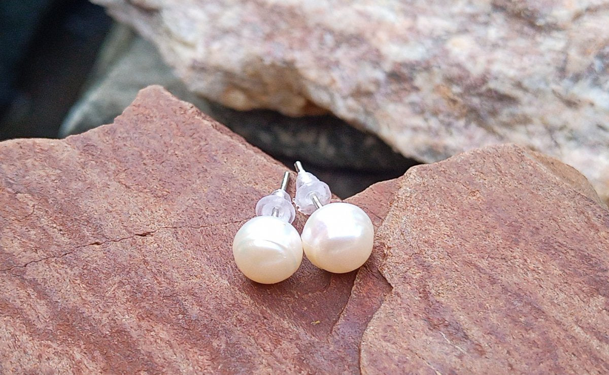 Klasické perlové náušnice „Pure Glow“ – Přírodní říční perly