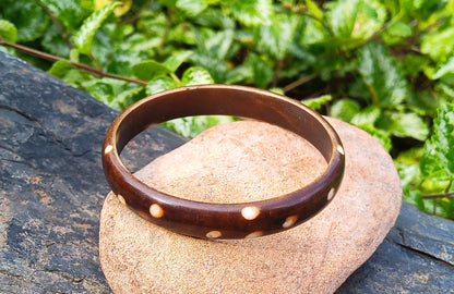 Boho Elegance: Náramek s bílým puntíkem (síla 12 mm)