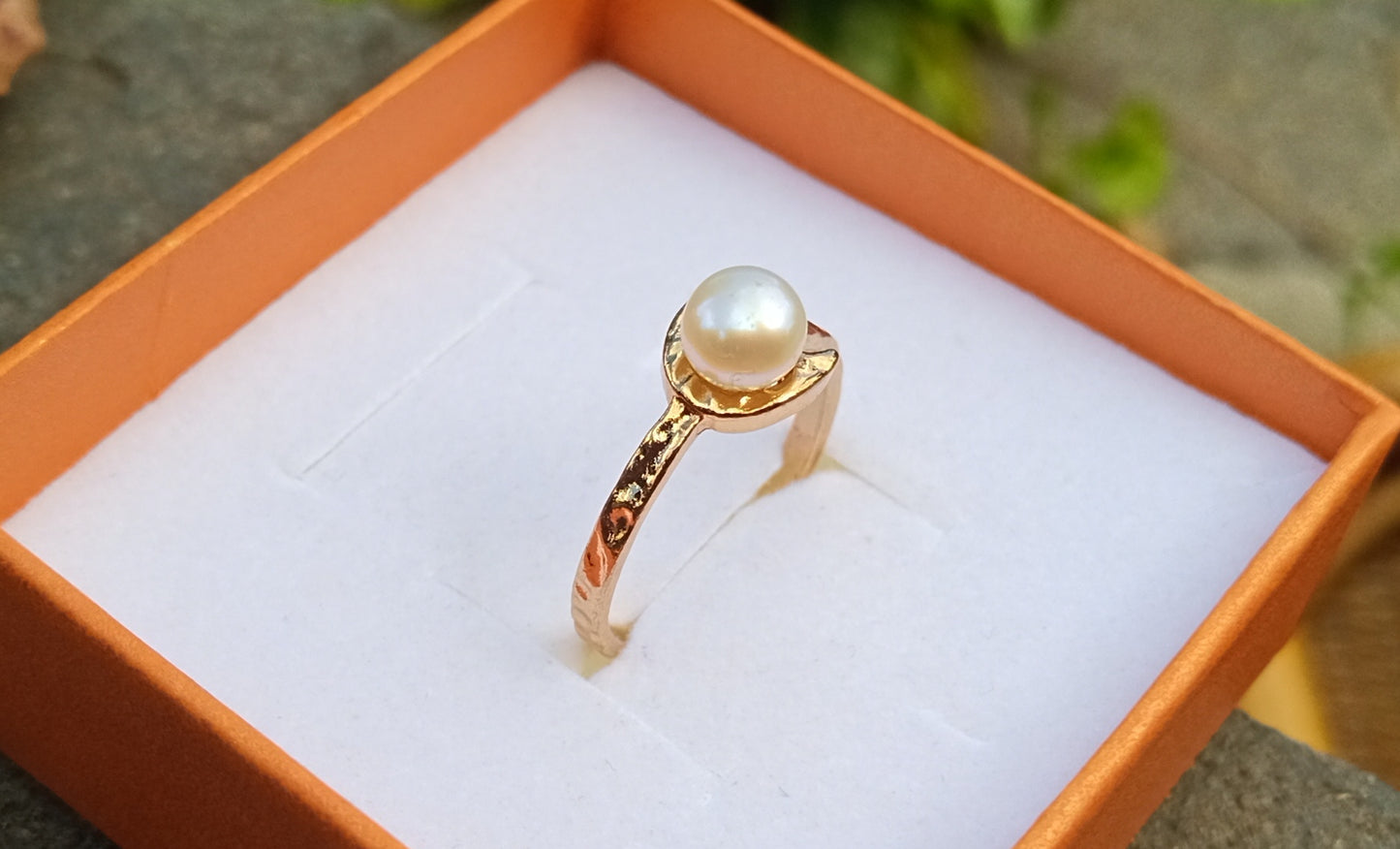 Prsten "Měsíční záře" – Pravá říční perla v objetí 18k zlata