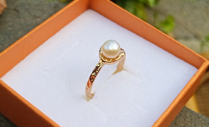 Prsten "Měsíční záře" – Pravá říční perla v objetí 18k zlata