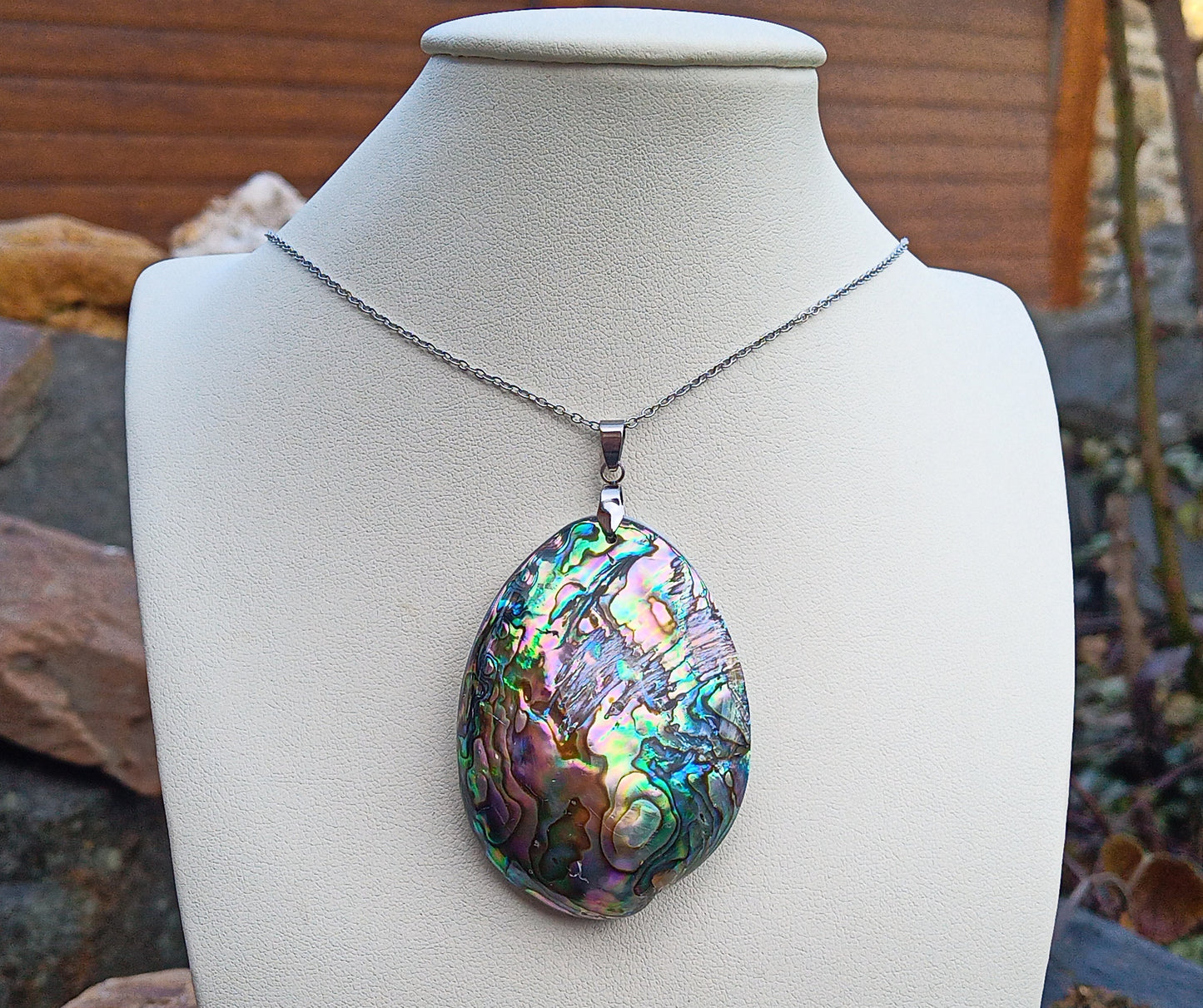 Abalone paua mušle na řetízku z chirurgické oceli