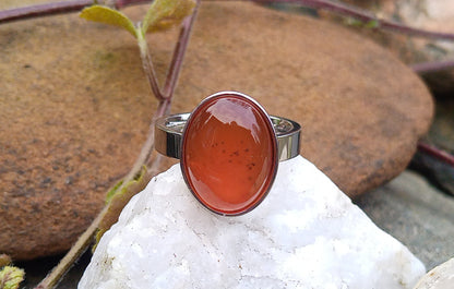 Energie vytesaná do kamene: Prsten s hřejivým karneolem