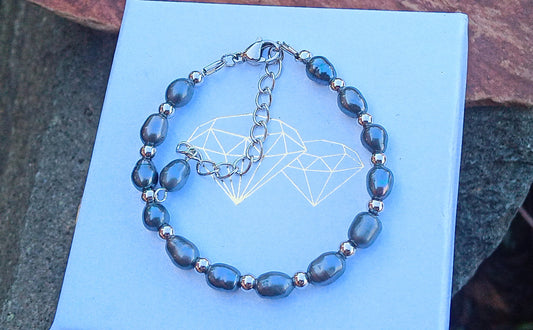 Magický perlový náramek s kovovými odlesky