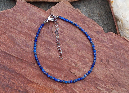 Střípky noční oblohy: Náramek z broušeného Lapis Lazuli