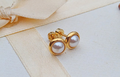 Pozlacené náušnice s perlou (8 mm) – Šroubovací zapínání, nerezová ocel