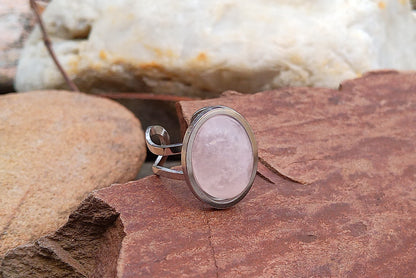 Prsten s růženínem: Dotek lásky a nekonečné jemnosti