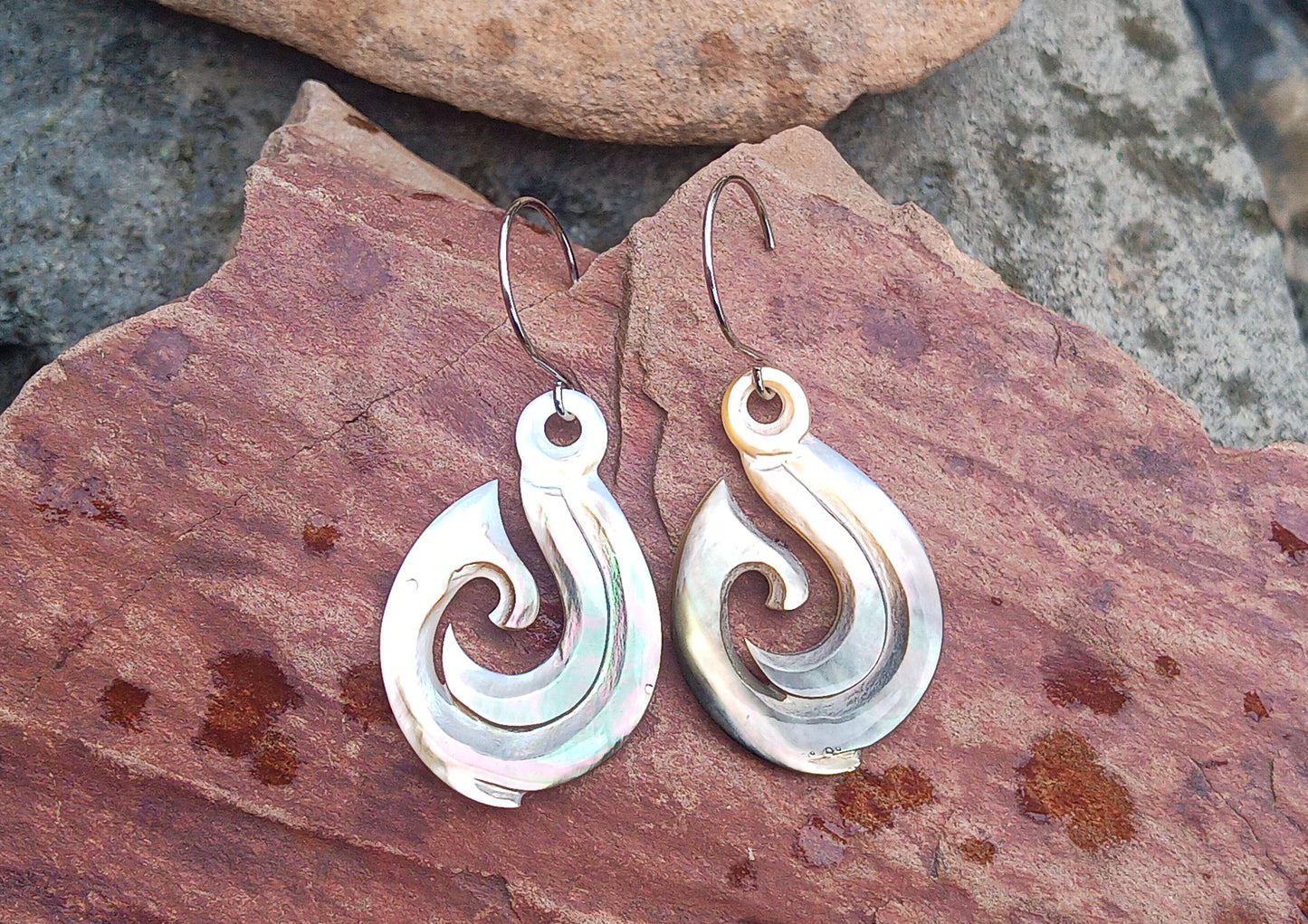 Náušnice z abalone perleti Háčky – Chirurgická ocel, 35x24 mm