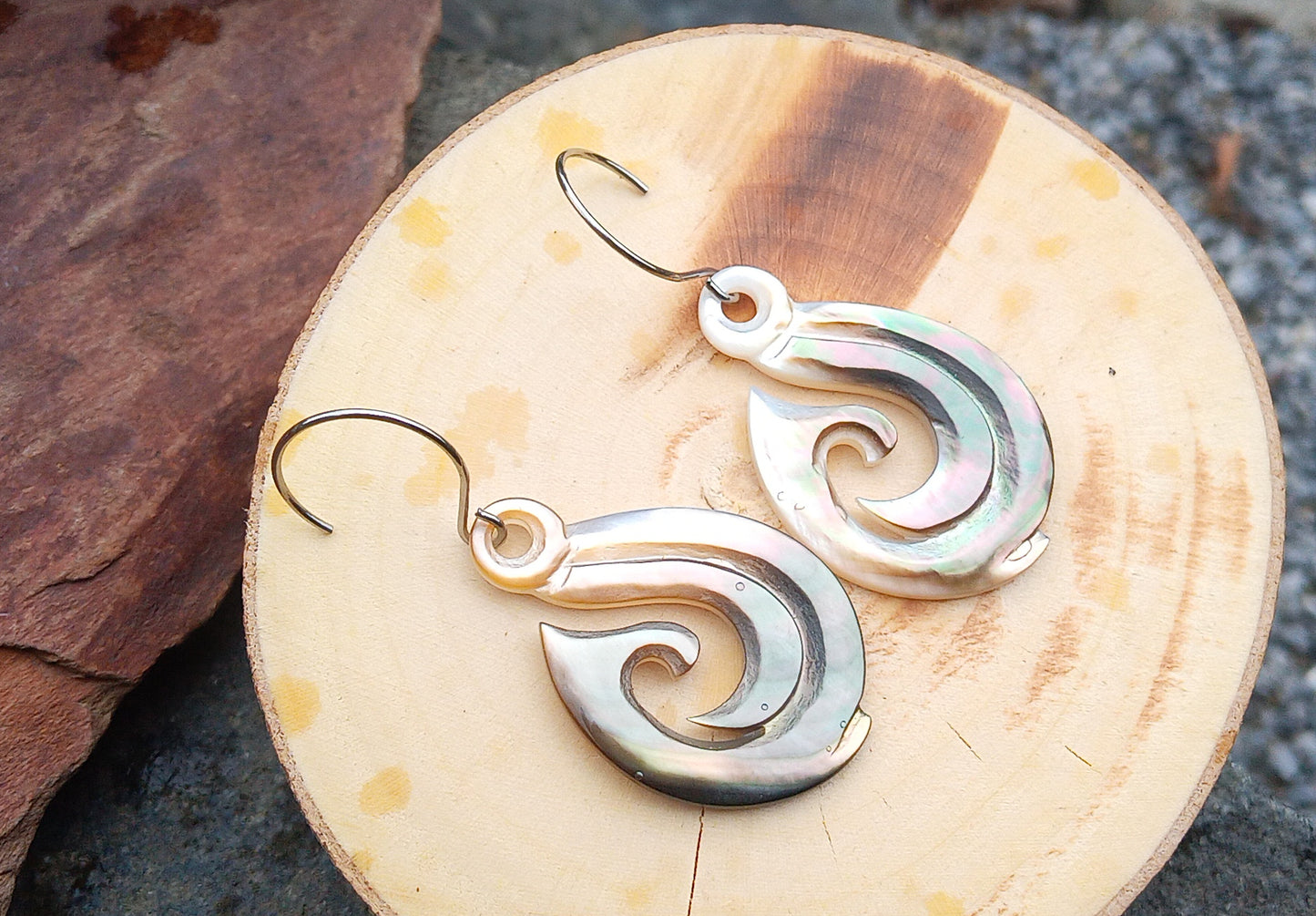 Náušnice z abalone perleti Háčky – Chirurgická ocel, 35x24 mm