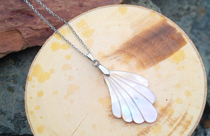 Perleťový náhrdelník Vějíř – Chirurgická ocel, přírodní perleť