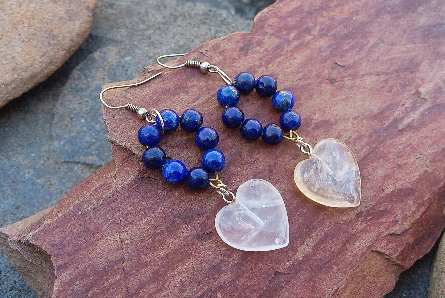 Náušnice s křištálovými srdci a lapis lazuli – chirurgická ocel