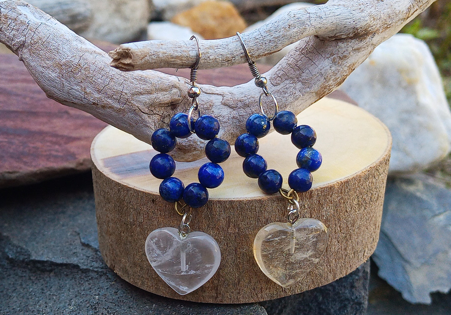 Náušnice s křištálovými srdci a lapis lazuli – chirurgická ocel