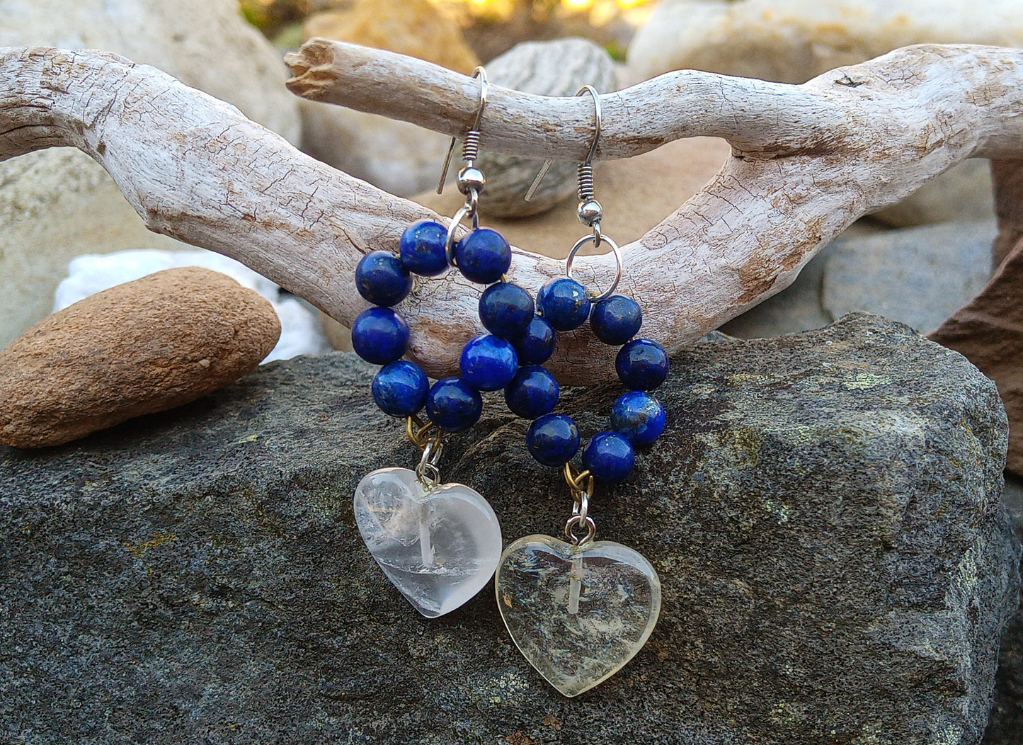 Náušnice s křištálovými srdci a lapis lazuli – chirurgická ocel