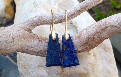 Pozlacené náušnice s přírodním lapis lazuli 25x13 mm | Geometrický tvar bez niklu