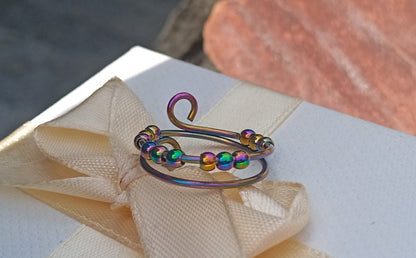 Antistresový prsten s pohyblivými korálky – Duhová harmonie