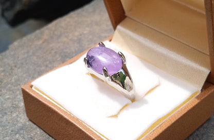 Magická fialová: Elegantní prsten s přírodním ametystem