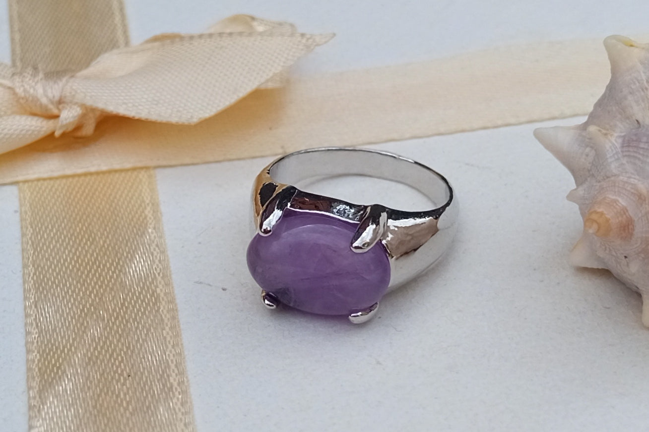 Magická fialová: Elegantní prsten s přírodním ametystem