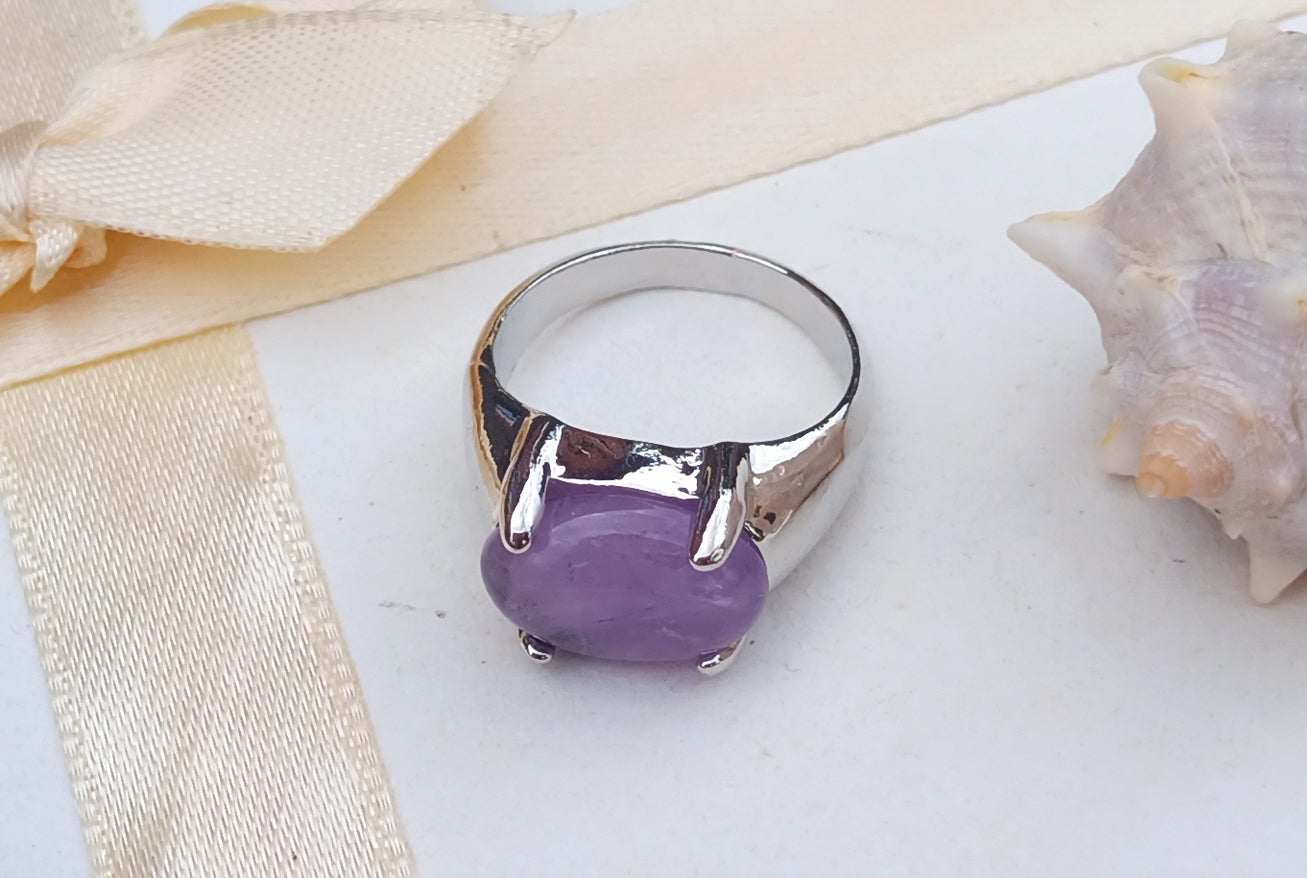 Magická fialová: Elegantní prsten s přírodním ametystem