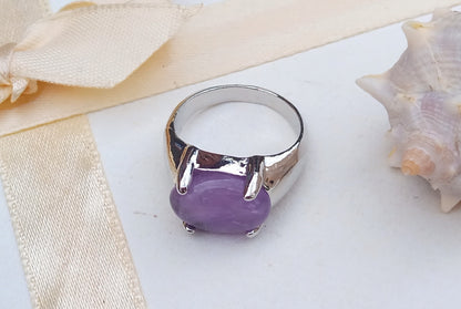 Magická fialová: Elegantní prsten s přírodním ametystem