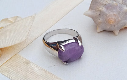 Magická fialová: Elegantní prsten s přírodním ametystem