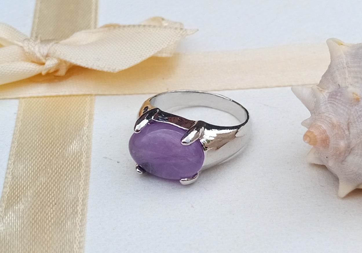 Magická fialová: Elegantní prsten s přírodním ametystem
