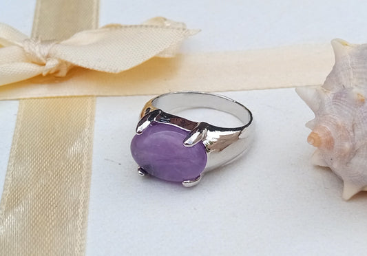 Magická fialová: Elegantní prsten s přírodním ametystem