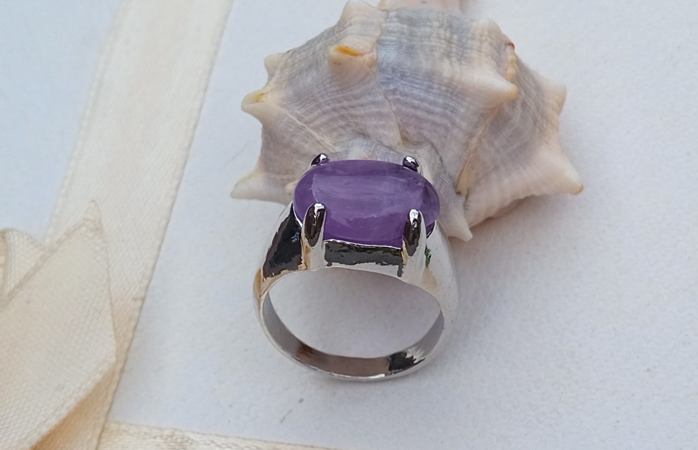 Magická fialová: Elegantní prsten s přírodním ametystem