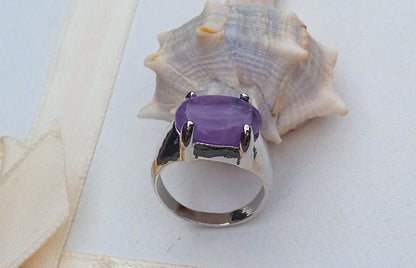 Magická fialová: Elegantní prsten s přírodním ametystem