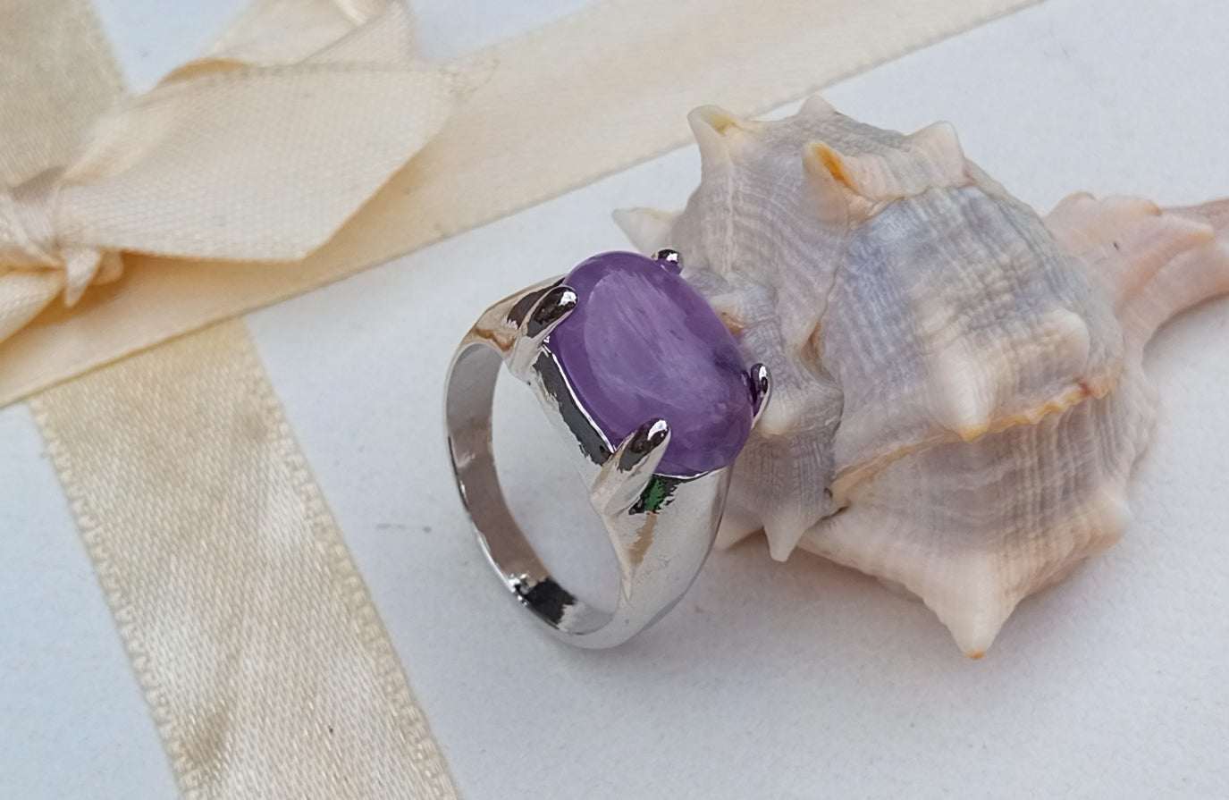 Magická fialová: Elegantní prsten s přírodním ametystem
