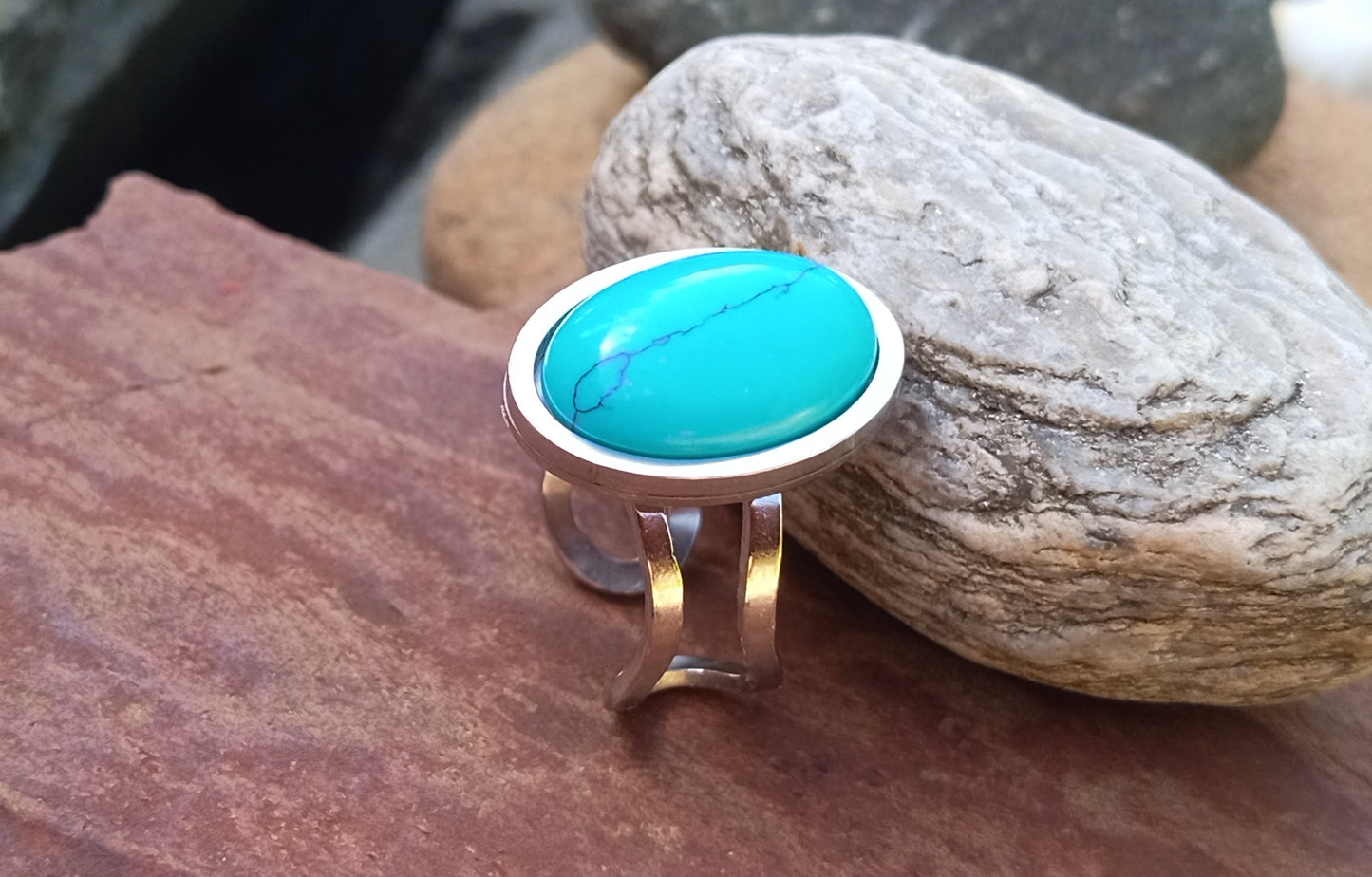 Azurový talisman – Ocelový prsten s velkým tyrkenitem