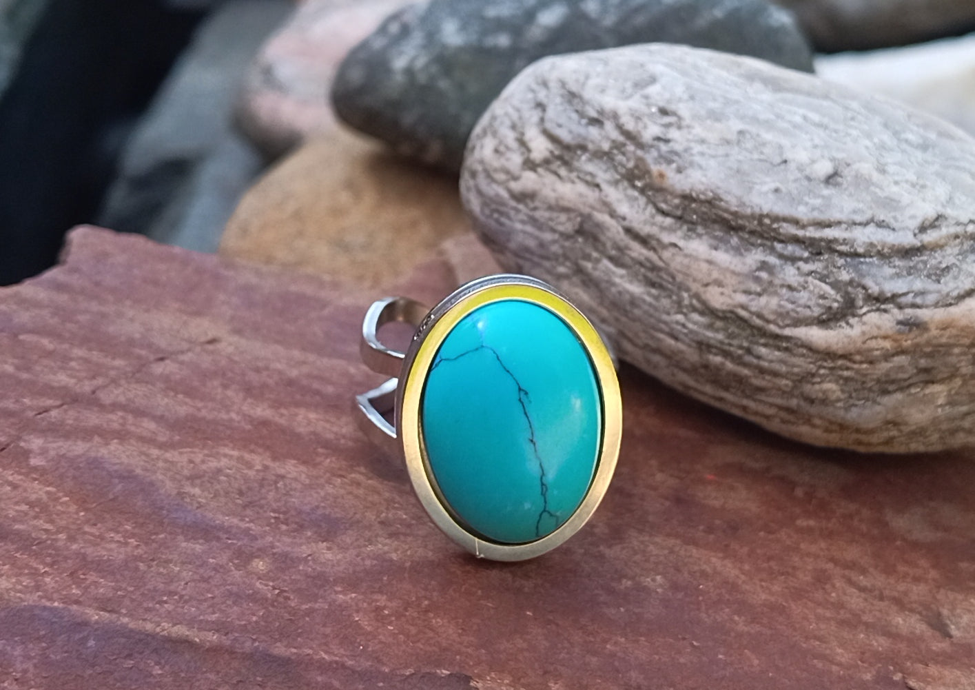 Azurový talisman – Ocelový prsten s velkým tyrkenitem
