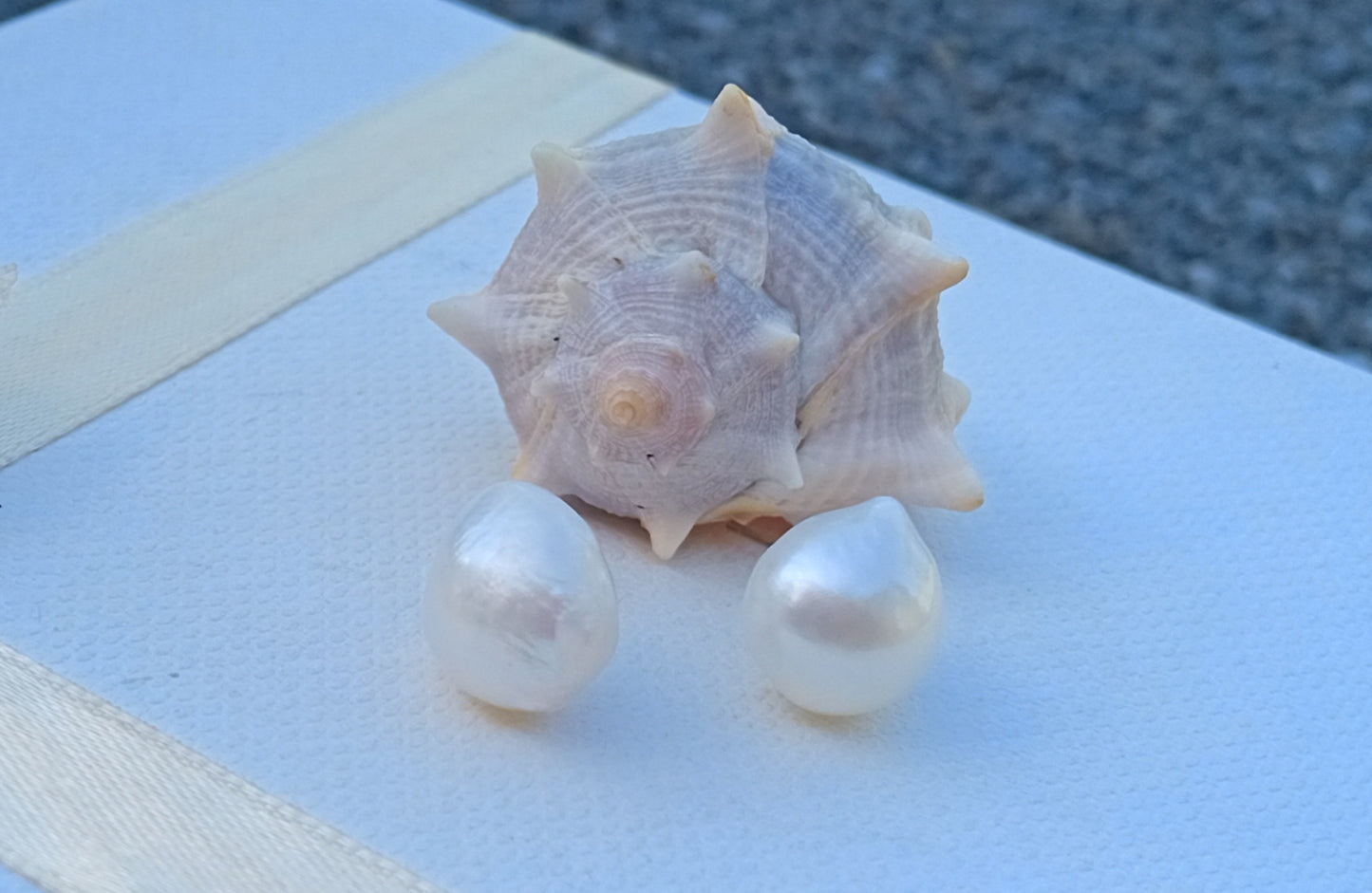 Majesty Pearl – Výrazné náušnice s pravými 14mm perlami