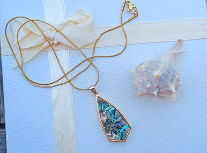 Pozlacený ocelový náhrdelník s magickou abalone perletí