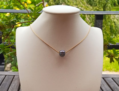 Temná romance mořských hlubin: Minimalistický perlový náhrdelník
