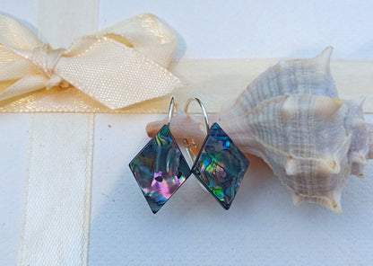 Náušnice s přírodní abalone perletí – Geometrická elegance z hlubin oceánu