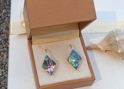 Náušnice s přírodní abalone perletí – Geometrická elegance z hlubin oceánu